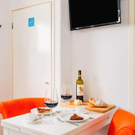 Апартаменти Alfama's Spot - Ground Floor *