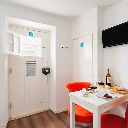 Апартаменти Alfama's Spot - Ground Floor Лісабон